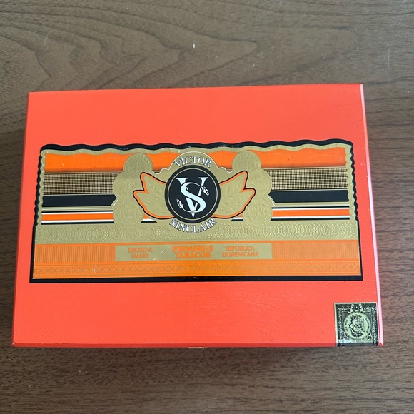 Cigar Box Filled With 30 Vintage Matchbooks - Picture 2 of 4